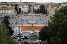 Quadra de saibro foi montada na Piazza del Popolo