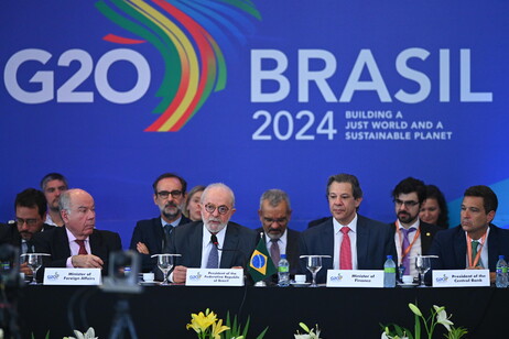 Fernando Haddad com o presidente Lula e o chanceler Mauro Vieira em reunião do G20 em dezembro passado