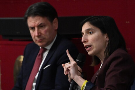 Giuseppe Conte y Ellu Schlein, la oposición busca fortalecerse
