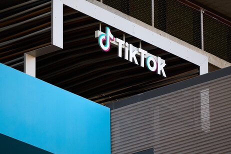 Logo do TikTok em Los Angeles, na Califórnia
