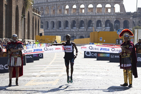 Queniano Asbel Rutto, vencedor da maratona