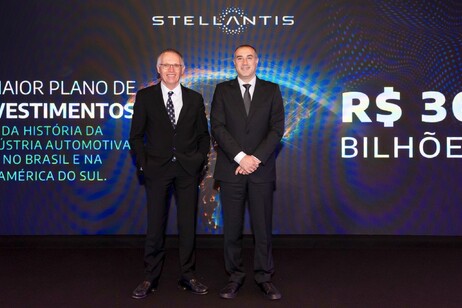 Carlos Tavares, CEO da Stellantis, e Emanuele Cappellano, presidente do grupo para a América do Sul (Foto: Stellantis)