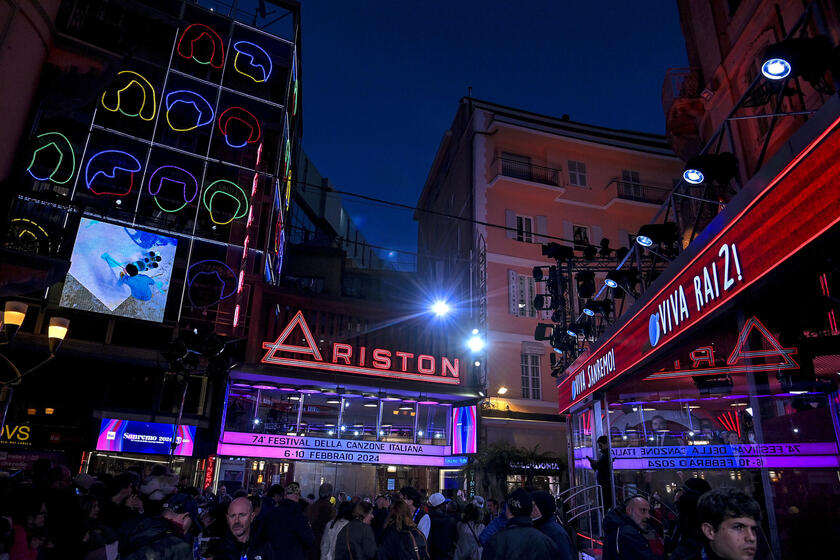 Teatro Ariston se prepara para 74º Festival de Sanremo