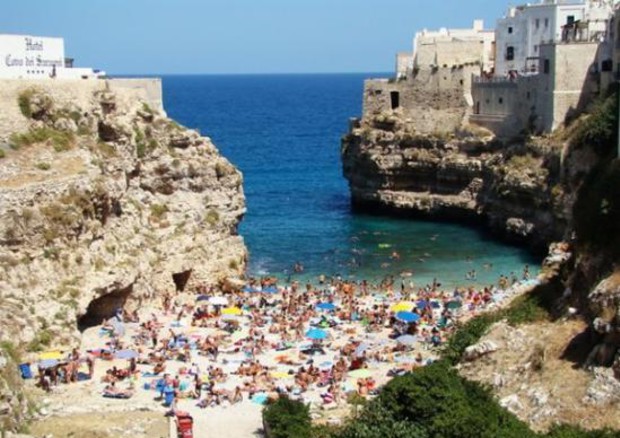 Premio Booking 'Città più accogliente' a Polignano a Mare (ANSA)