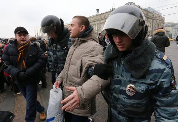 A Mosca repressa la protesta contro il blitz militare