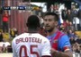 Il fermo immagine tratto da Sky mostra il diverbio tra l'attaccante del Milan, Mario Balotelli (D), e il difensore del Catania Nicolas Spolli