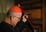 Tarcisio Bertone appone i sigilli nelle stanze del papa dopo le dimissioni di Benedetto XVI