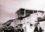 1963 - Antonio Romano e Clelia Romano ad Alvignano. Alle spalle, in costruzione, quella che sarebbe diventata la loro casa