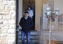 Il presidente del Consiglio, Matteo Renzi, esce dalla sua casa a Pontassieve (Firenze)