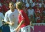 Un fermo immagine, tratto dalla trasmissione Rai Sport, del filmato della tv danese che mostra Francesco Totti sputare su Poulsen durante Italia-Danimarca, negli Europei del 2004 in Portogallo.