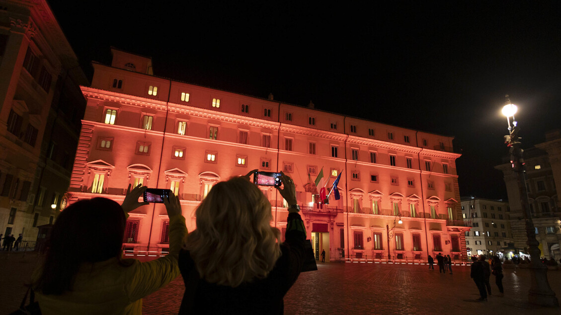 Tumore seno, Palazzo Chigi si illumina di rosa