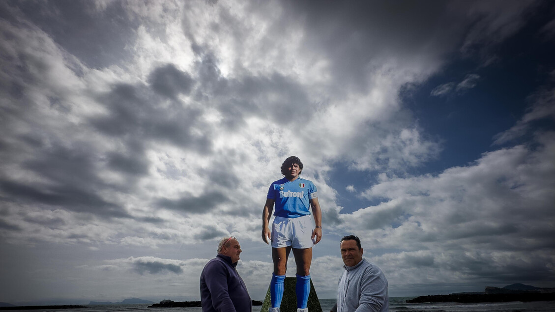 Praia italiana homenageia jogadores do Napoli