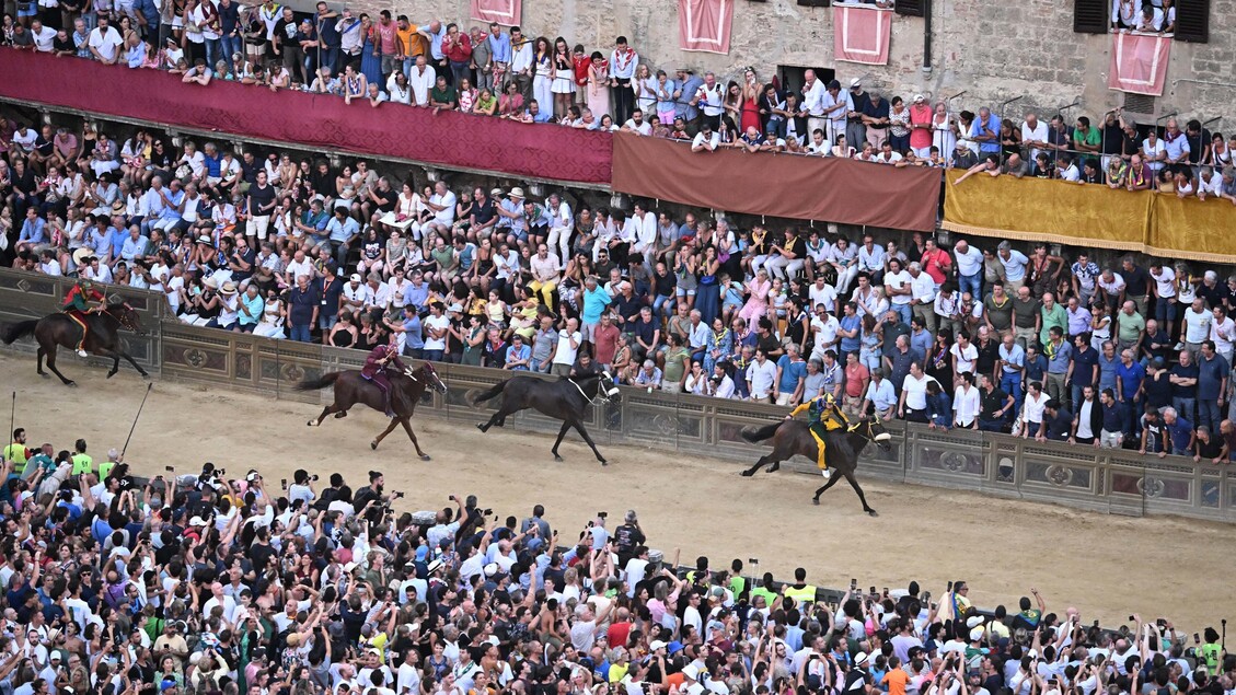 Palio de Siena reúne multidão na Itália