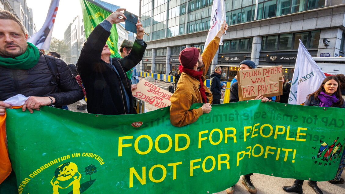 Agricultores protestan en Bruselas contra el acuerdo de libre comercio