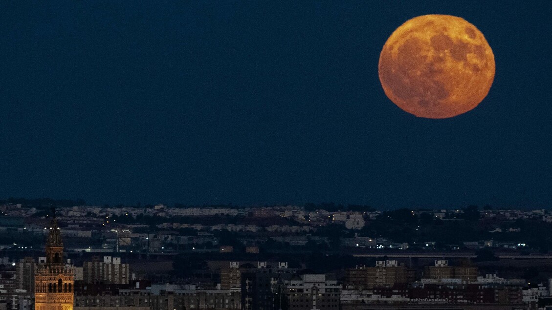 La luna llena de Esturión