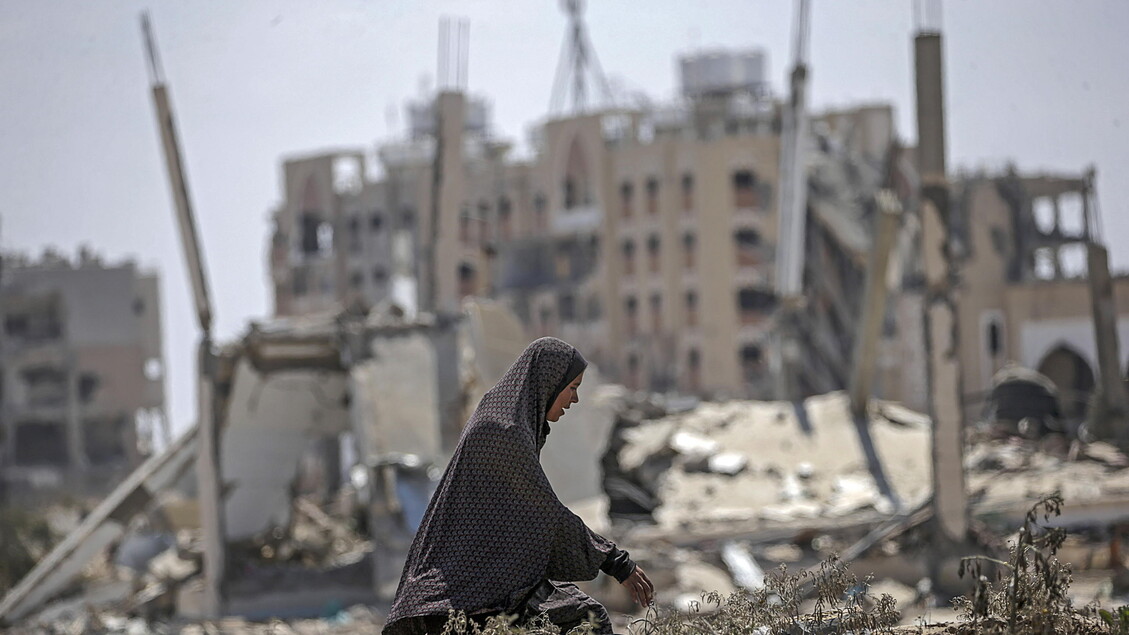 Residents return to destroyed homes in Gaza