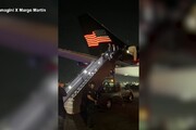 Trump scende dal suo aereo dopo la sparatoria
