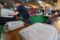Cédulas chegam a Turim para eleições europeias ANSA/ALESSANDRO DI MARCO