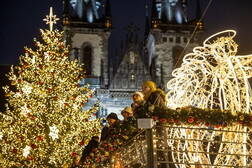 La belleza de las luces navideñas, una postal de Praga