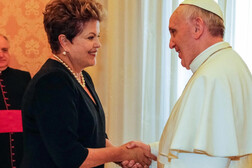 Dilma e Papa em 2013 (Foto: Roberto Stuckert Filho/PR)