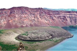 La caldera generata dall’eruzione del vulcano Zavaritskii nelle isole Curili del Pacifico (fonte: Oleg Dirksen)