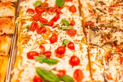 Roma, capital italiana de la pizza en porciones - Cultura y Moda - Ansa.it