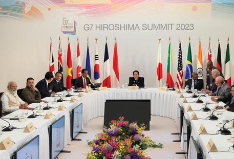 Zelensky al tavolo del G7 di Hiroshima © EPA