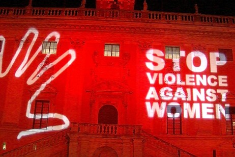 Protesto contra violência à mulher na Itália