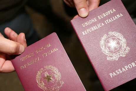Emissões de passaportes pelo Consulado Geral da Itália em São Paulo cresceram 25% em 2023