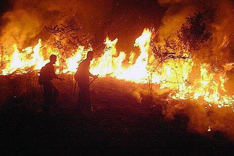 Incêndio na Floresta Amazônica, perto de Rio Branco (AC)