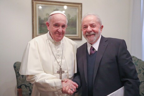 Papa Francisco e Lula durante encontro no Vaticano