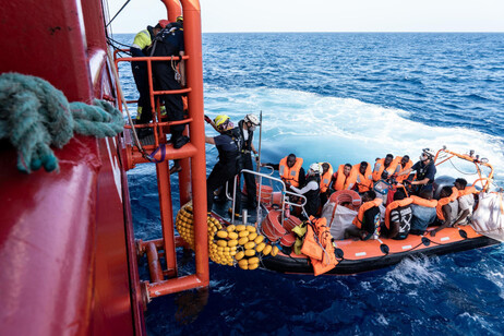 Rescate de migrantes en el mar Mediterráneo. El Papa pide considerarlos hermanos