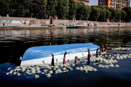 Instalação relembra vítimas 10 anos após naufrágio de Lampedusa