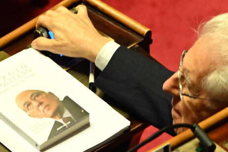 Giorgio Napolitano é homenageado no Senado da Itália