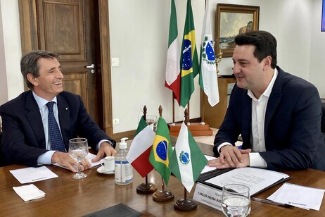 Embaixador Alessandro Cortese com o governador do Paraná, Ratinho Junior (foto: divulgação)