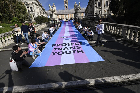 Manifestação pelo Dia Internacional da Visibilidade Transgênero, em Roma, em 1º de abril de 2023