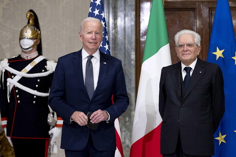 Joe Biden e Sergio Mattarella durante encontro em Roma em outubro de 2021
