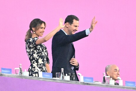 Asma al-Assad ao lado de Bashar al-Assad em foto de 2023