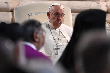 El papa Francisco pide fin de las hostilidades en Medio Oriente.