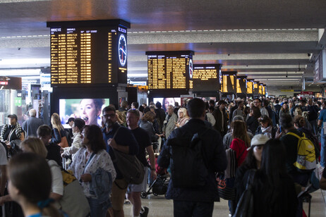 Colapso ferroviario, caos en las estaciones de trenes en Italia