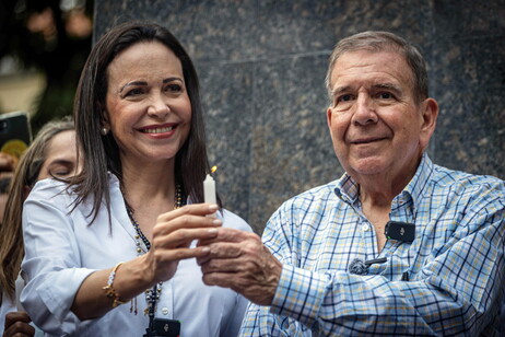 María Corina Machado e Edmundo González durante manifestação em Caracas em 21 de julho