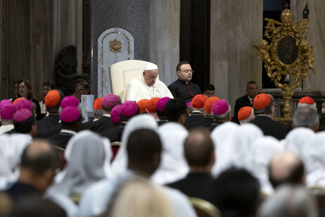 Francisco fez anúncio durante oração do Angelus