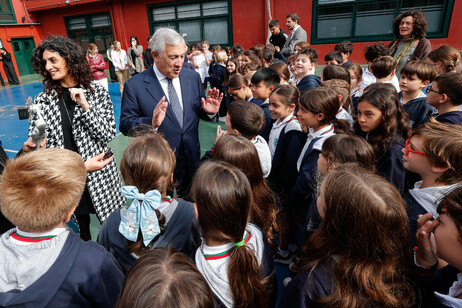 Ministro Antonio Tajani durante visita a Buenos Aires