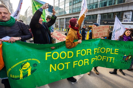 Agricultores protestan en Bruselas contra el acuerdo de libre comercio