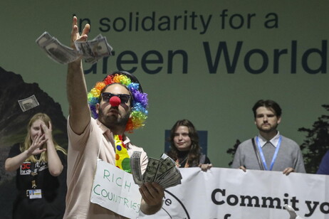 Protesto contra crise climática na COP29, em Baku