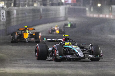 Hamilton dominó las dos sesiones libres en Las Vegas