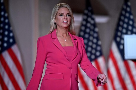 Pam Bondi chefiará Departamento de Justiça no segundo governo Trump