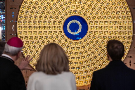 Emmanuel Macron en la "renacida" Notre Dame