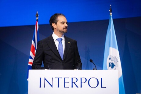 Delegado brasileiro ficará à frente da Interpol até 2029