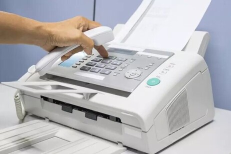 El fax, una tecnología que resiste por la voluntad de los nostálgicos (ANSA)